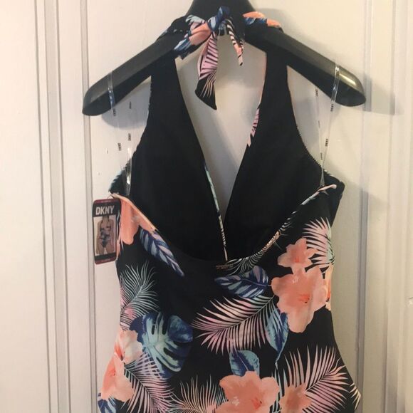🌸 DKNY Tropical Halter Swimsuit - Picture 5 of 7